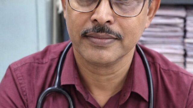 internal medicine doctor in Tamluk Dr Samiran Mishra patient consultation